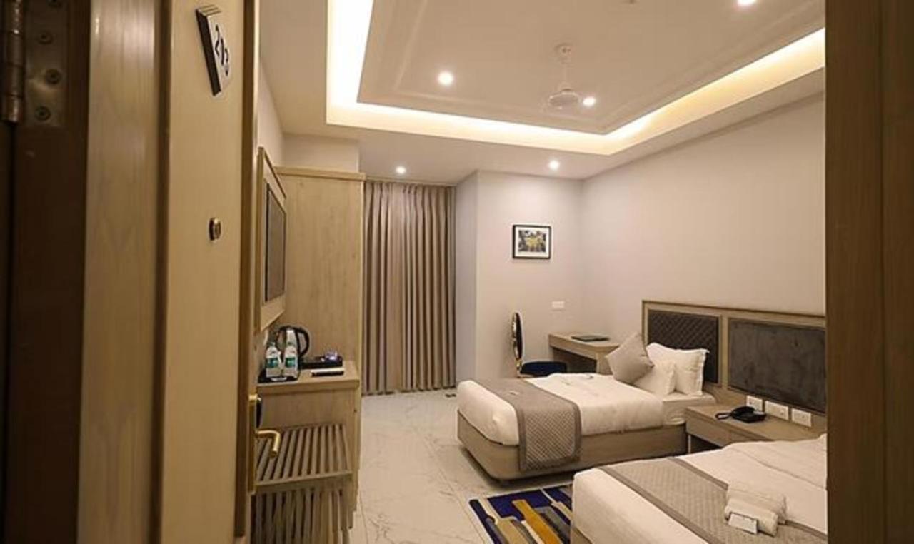 Fabhotel Prime Hampton By Ic'S Noida Eksteriør bilde