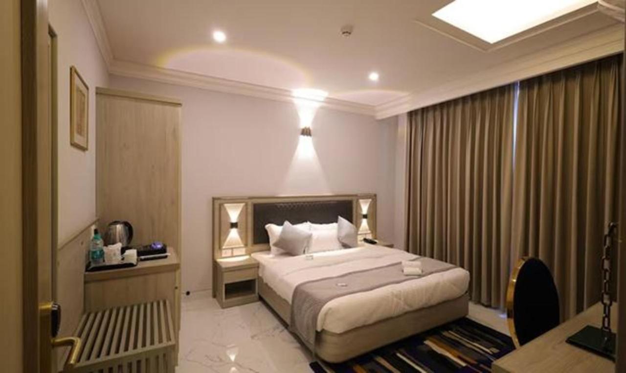 Fabhotel Prime Hampton By Ic'S Noida Eksteriør bilde